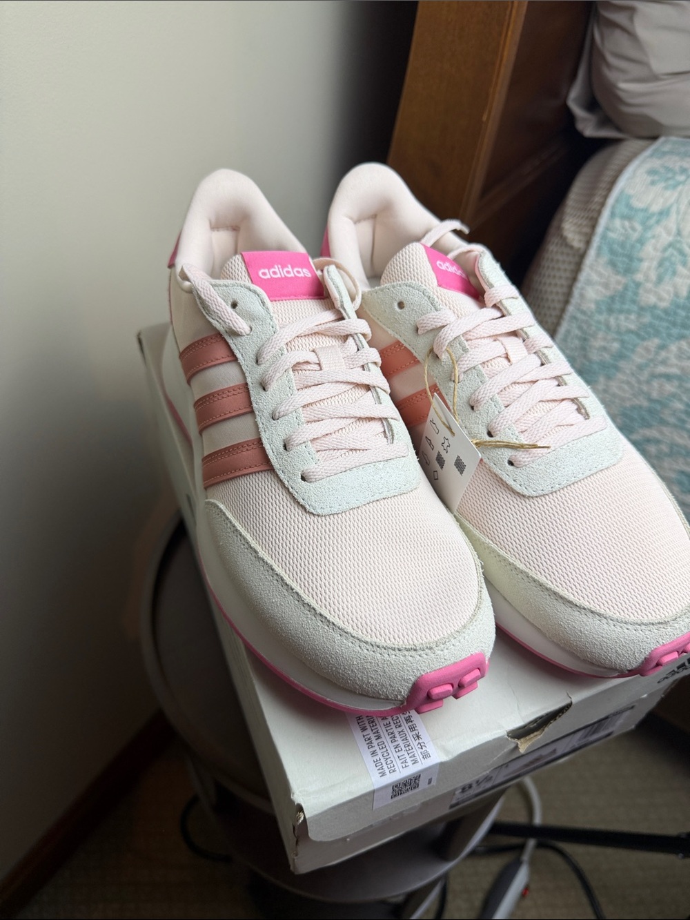 Adidas Women’s Light Pink & Rose Retro Runner Sneakers Run 70s Size 8.5 NWT